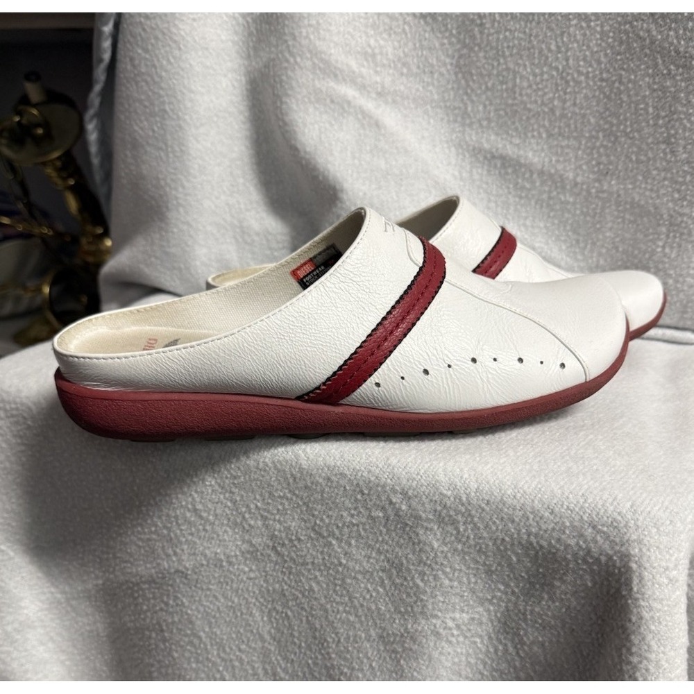 Diesel Vintage Women's White Leather Red Trim Slip-on Shoes Size 7.5